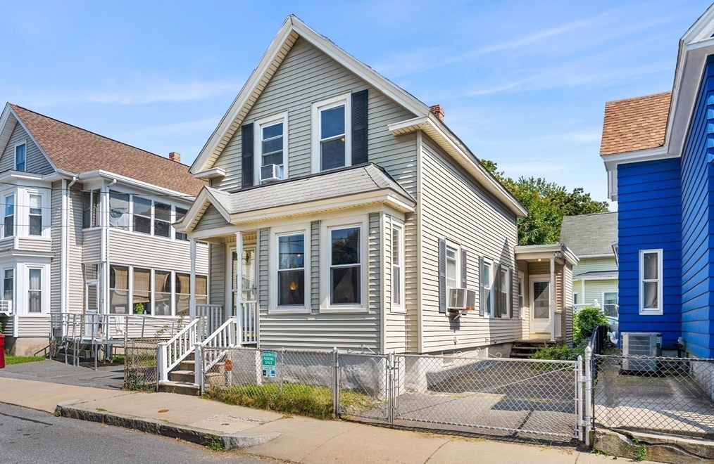 45 Hampshire St, Lowell, MA 01850