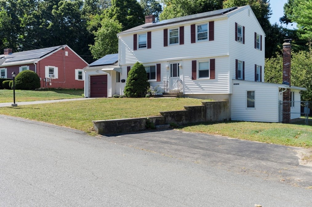36 Linwood St, Chelmsford, MA 01824
