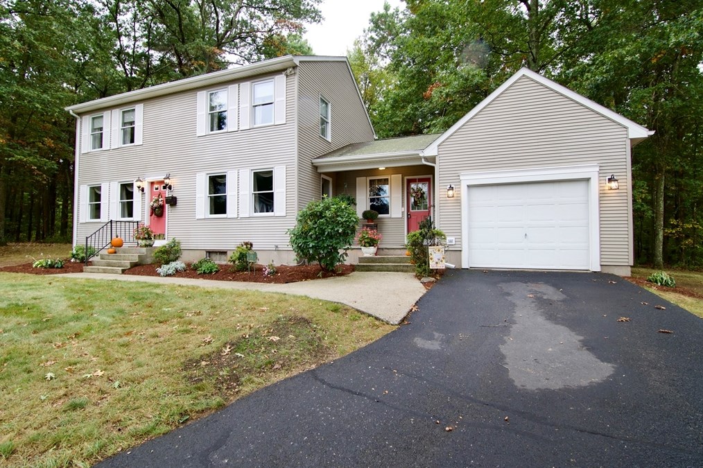 98 Fox Wood Dr, Springfield, MA 01129
