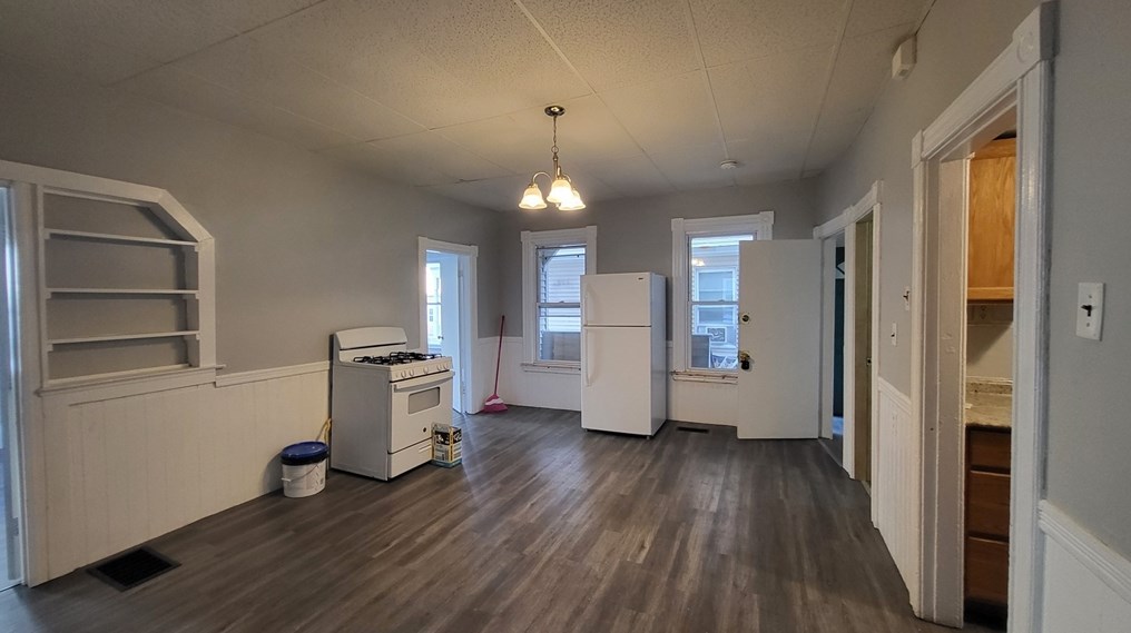 136 University Ave #1, Lowell, MA 01854