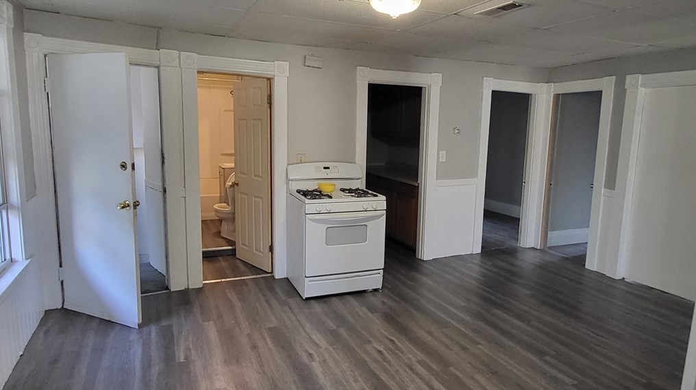 138 University Ave #3, Lowell, MA 01854