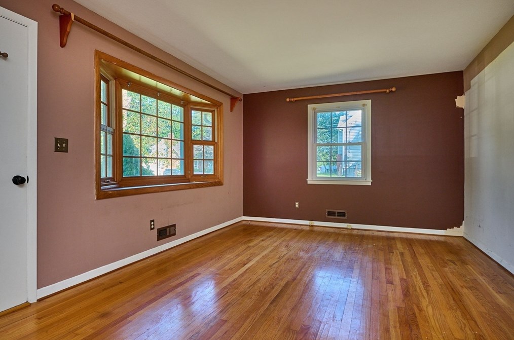 16 Central Ave, South Hadley, MA 01075