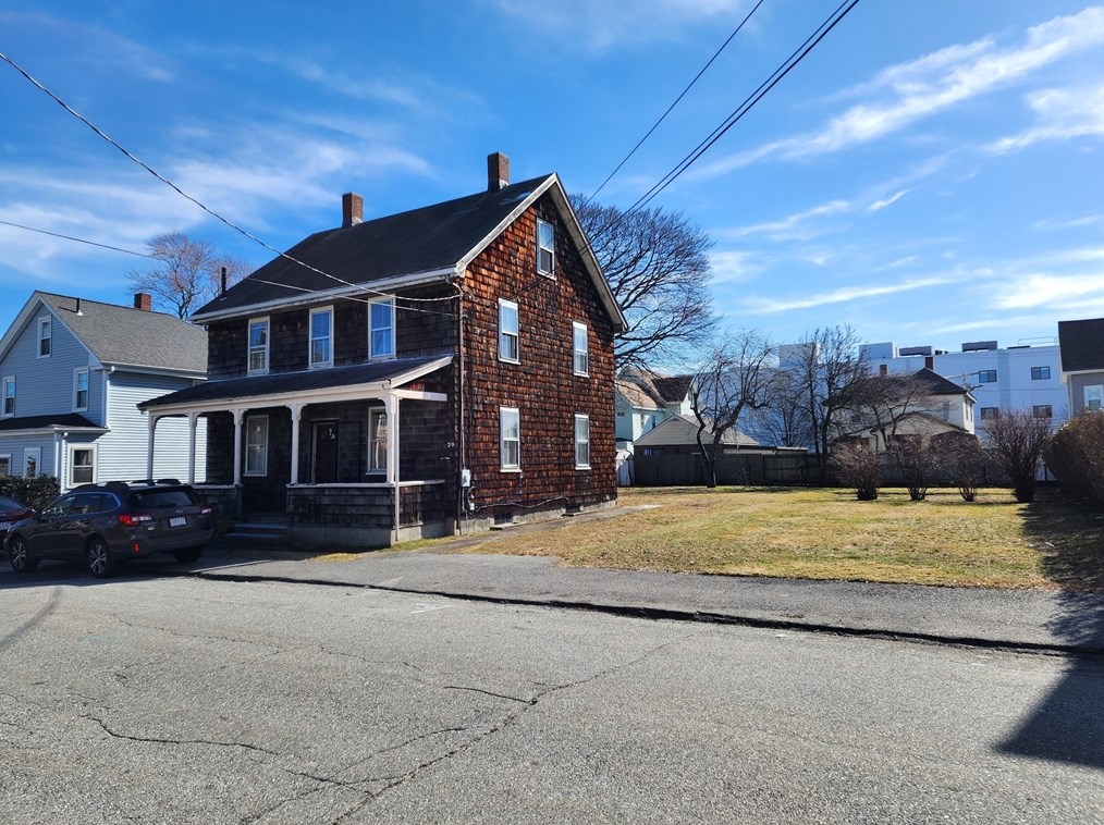 39 Clinton St, Waltham, MA 02453