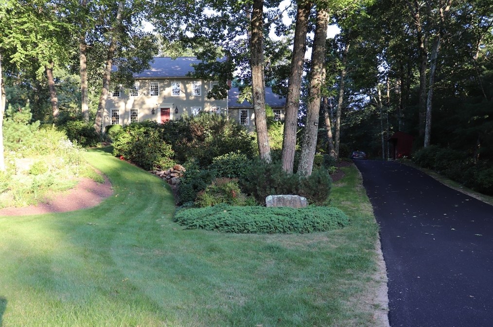 24 Plumbley Rd, Upton, MA 01568