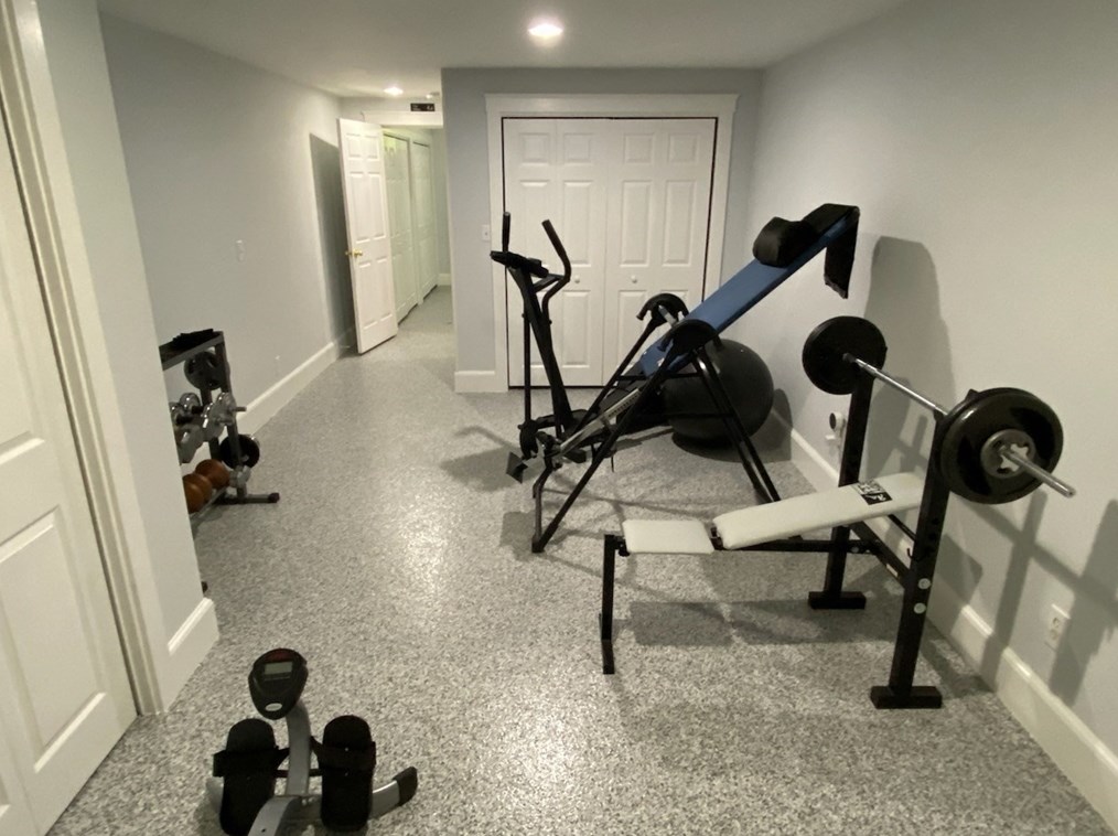 24 Plumbley Rd, Upton MA 01568-1425 exterior