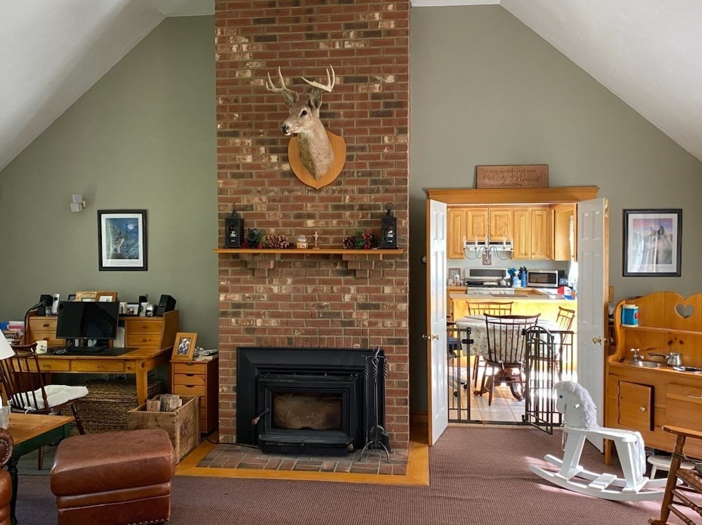 24 Plumbley Rd, Upton MA 01568-1425 exterior