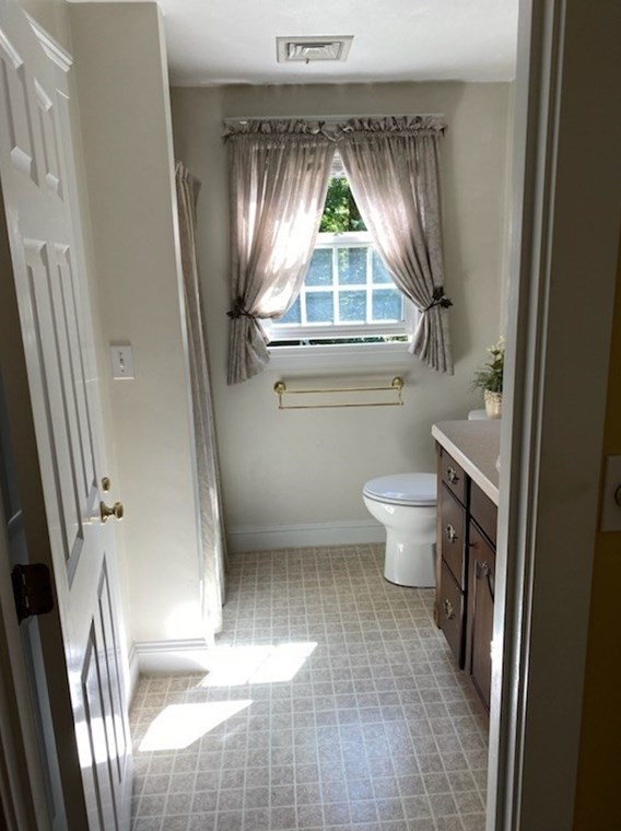 24 Plumbley Rd, Upton MA 01568-1425 exterior