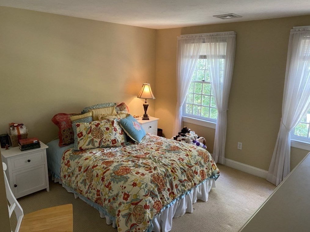 24 Plumbley Rd, Upton MA 01568-1425 exterior