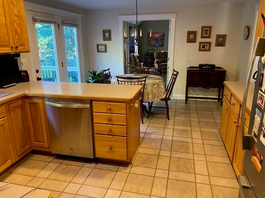 24 Plumbley Rd, Upton MA 01568-1425 exterior