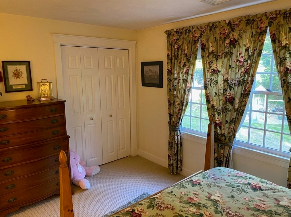 24 Plumbley Rd, Upton MA 01568-1425 exterior