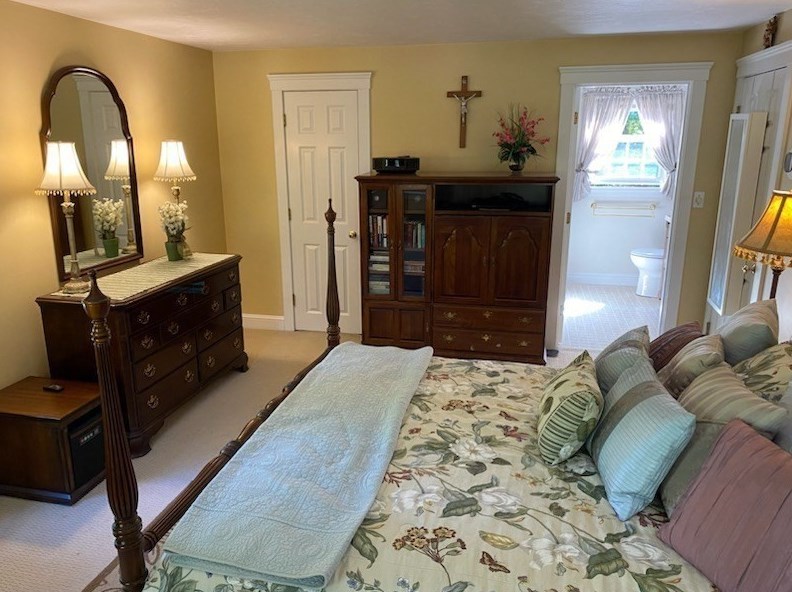 24 Plumbley Rd, Upton MA 01568-1425 exterior