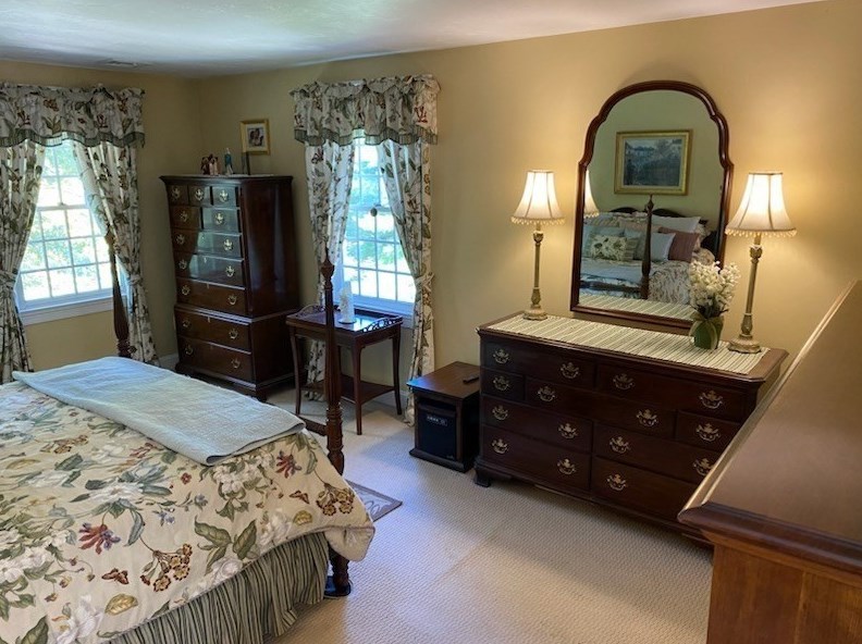 24 Plumbley Rd, Upton MA 01568-1425 exterior