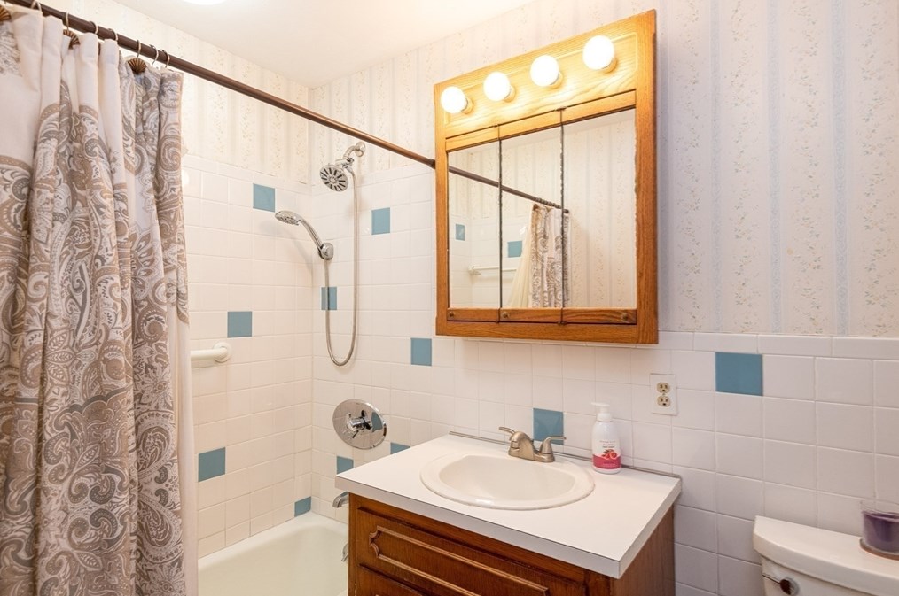 71 Pne St, Danvers MA 01923-1838 exterior