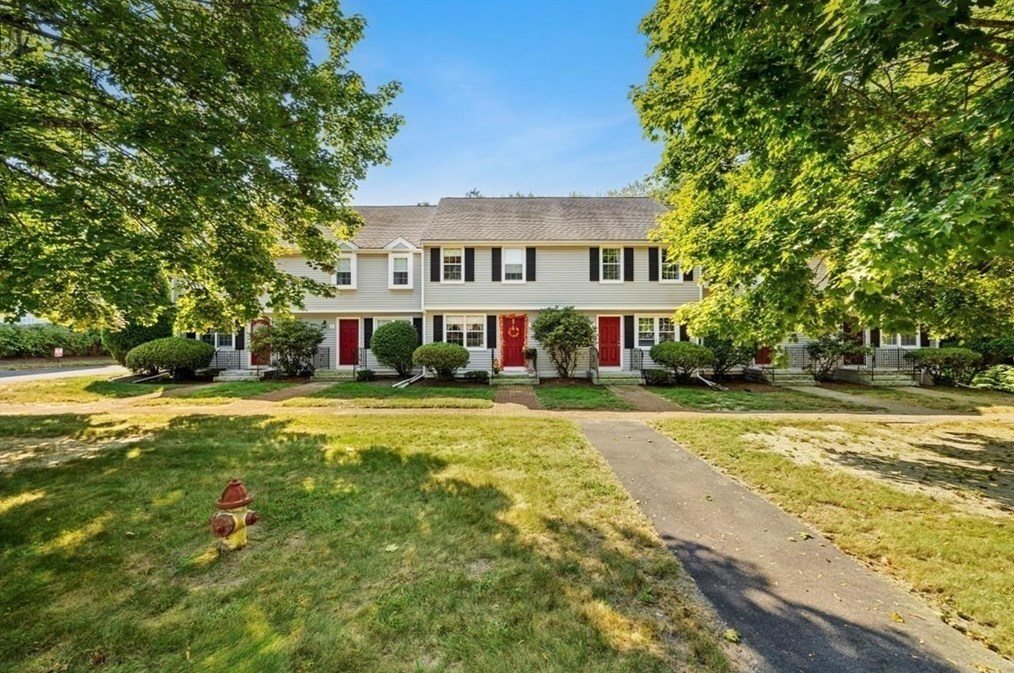 161 Winter St, Hanson, MA 02341-1156