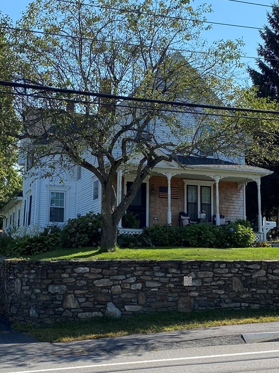 68 Paxton St, Leicester, MA 01524