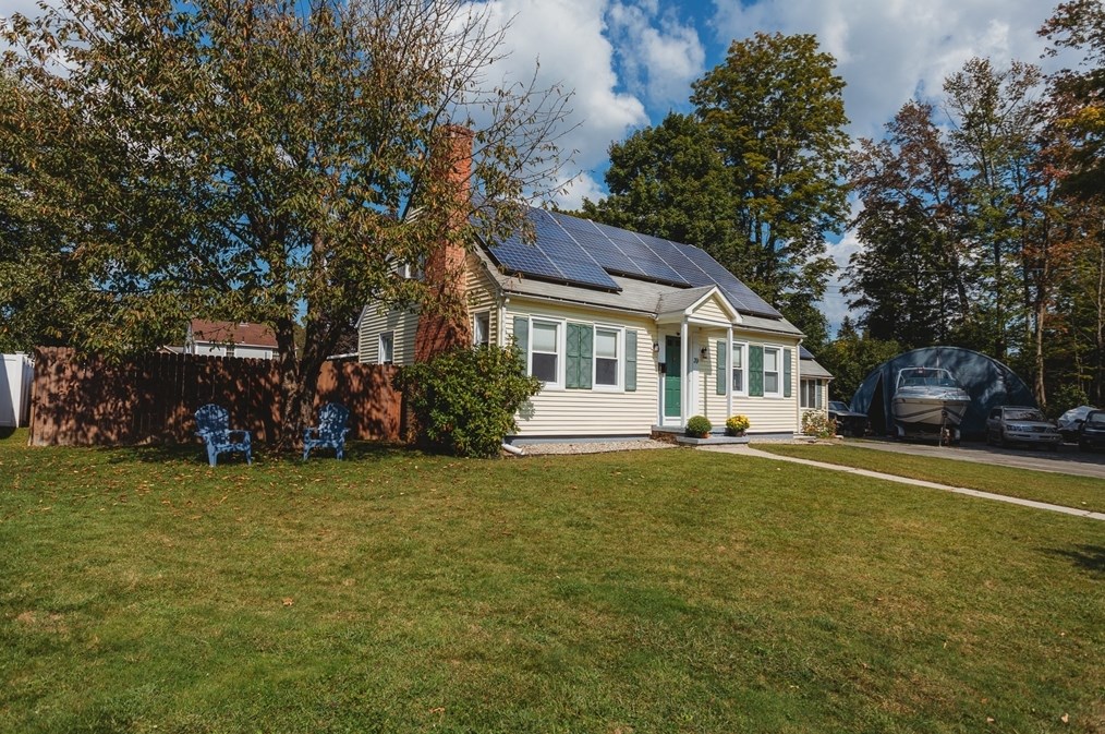 39 Cooke St, Greenfield, MA 01301-1839