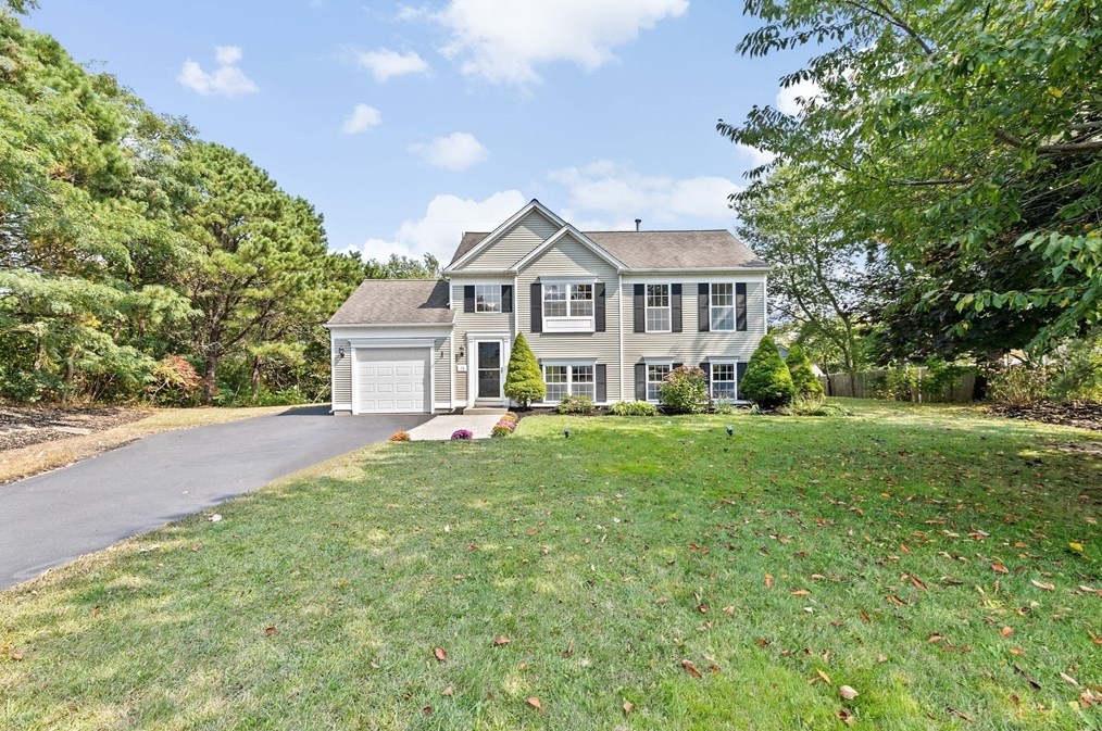 75 Dickson Dr, Plymouth, MA 02360