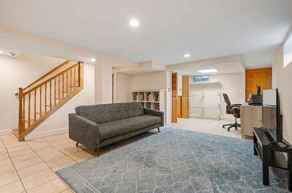 524 Parker St, Newton MA 02459-2544 exterior