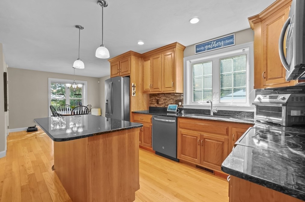 23 Clark Rd, Uxbridge, MA 01569