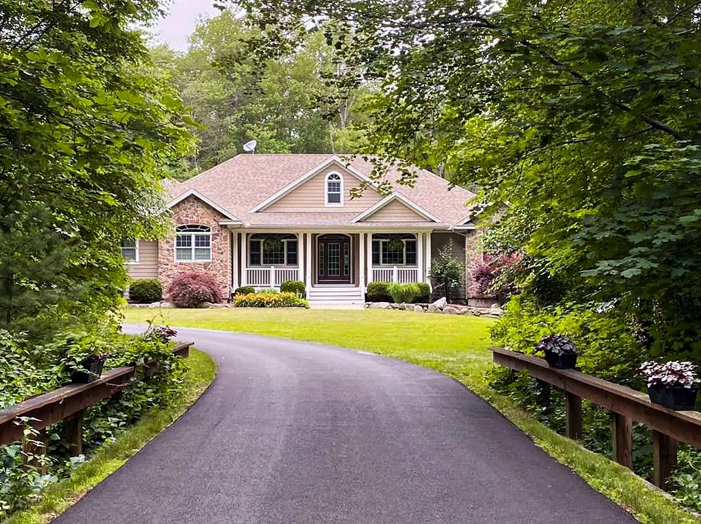 28 Rockrimmon St, Belchertown, MA 01007-9333