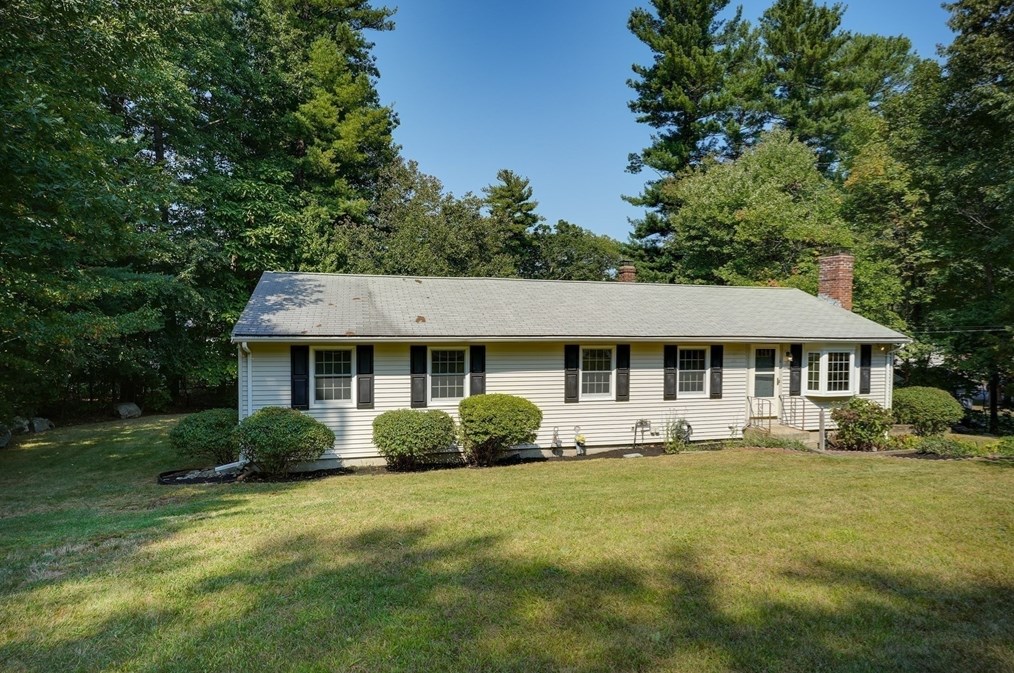13 Hilltop Dr, Burlington, MA 01803