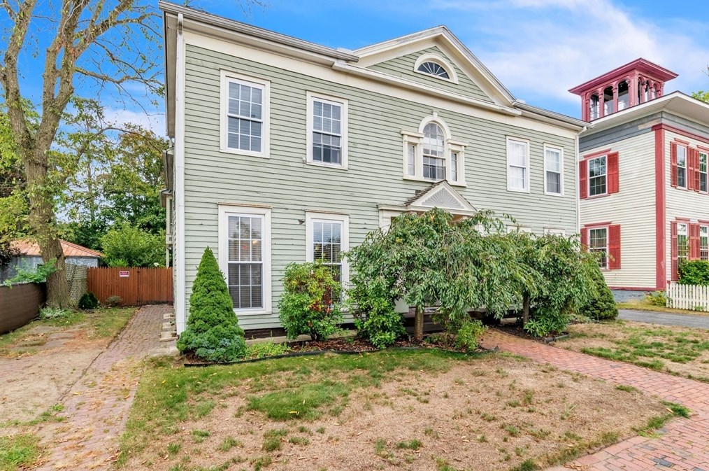 387 Union St, Springfield, MA 01105