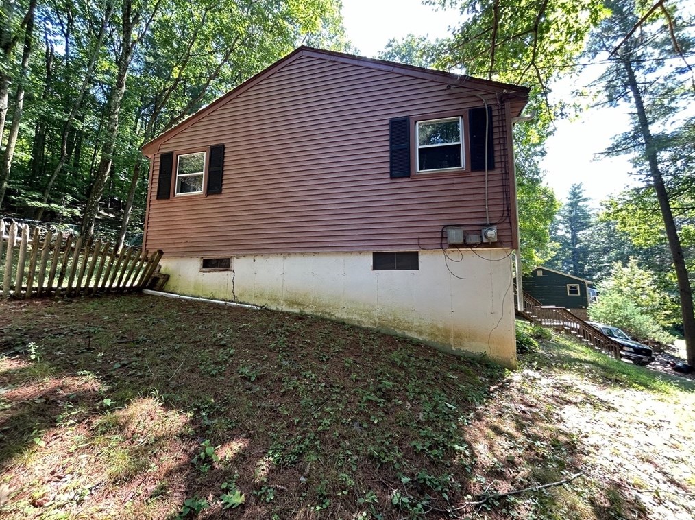 10 Brookfield Rd, North Brookfield, MA 01535