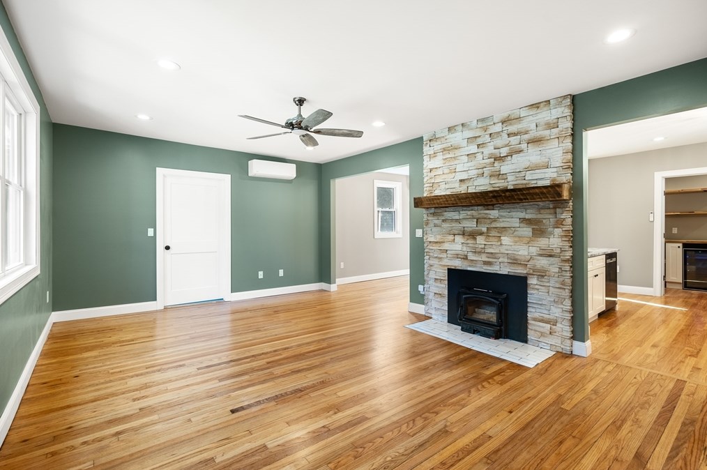 27 Edgewood Ave, Springfield, MA 01106