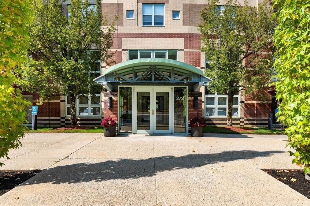 273 Cambridge Rd #607, Woburn, MA 01801