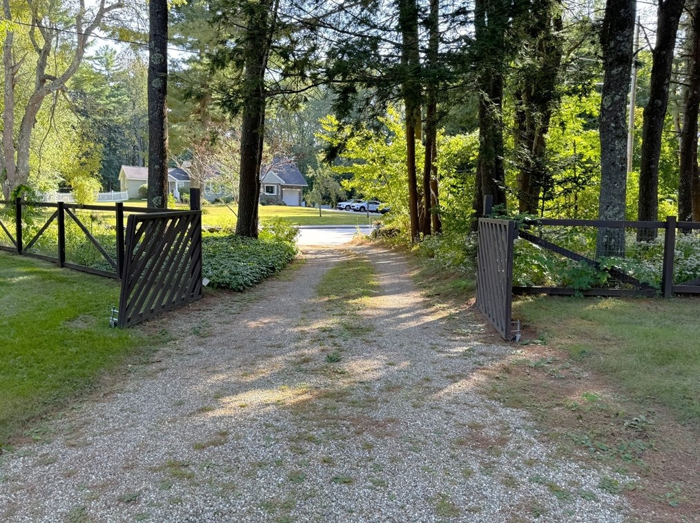 105 Holden Rd, Worcester, MA 01612