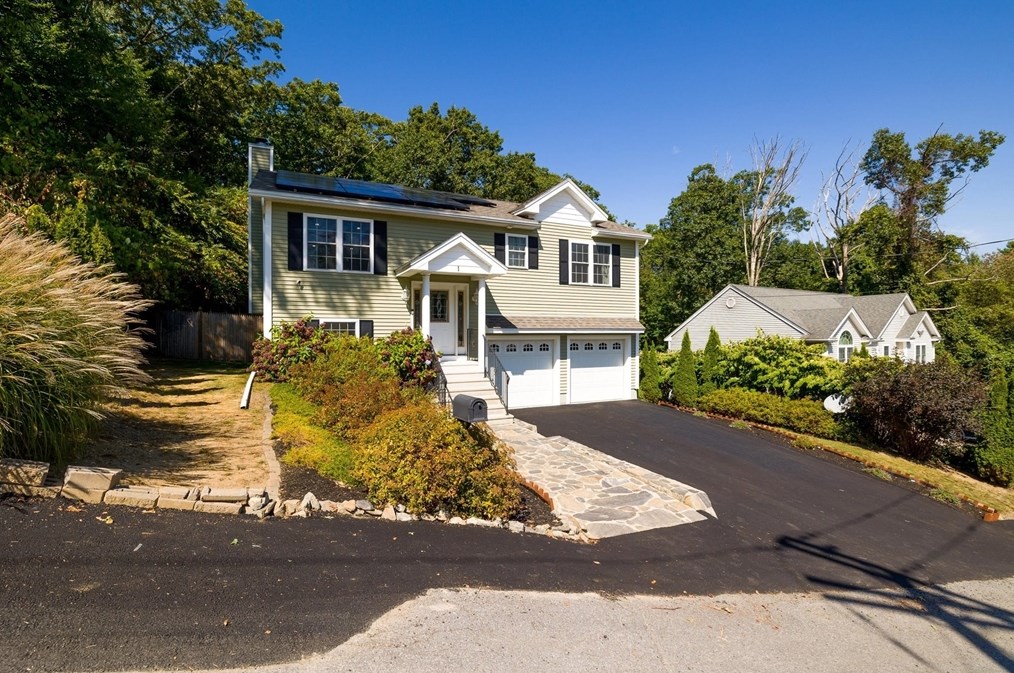 1 Farm St, Worcester, MA 01602 exterior