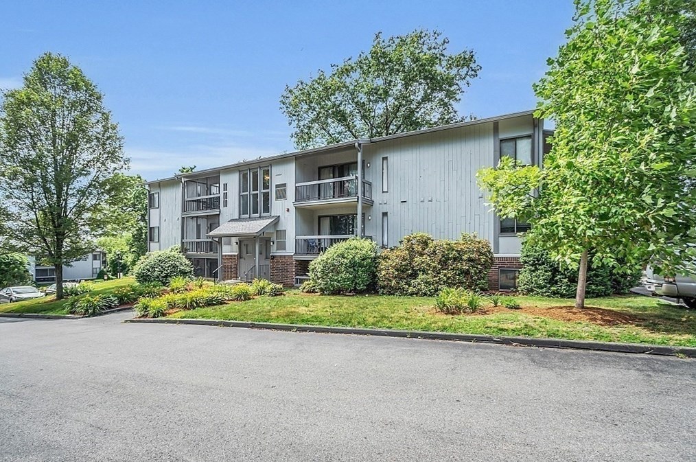 1461 Pawtucket Blvd, Lowell MA 01854-1036 exterior