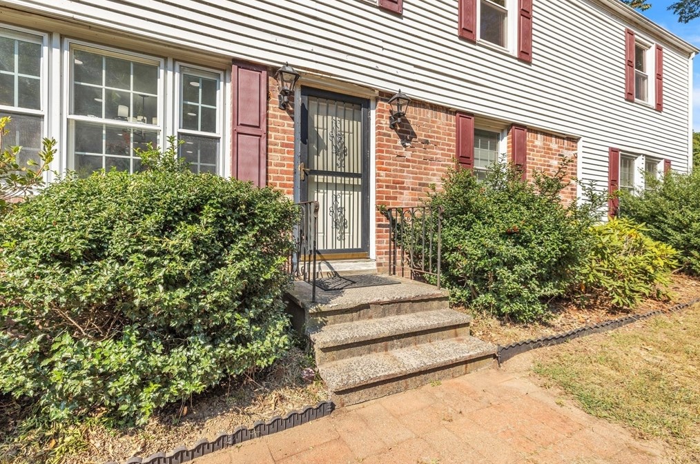 750 Wilbraham Rd, Springfield MA  01109-2011 exterior