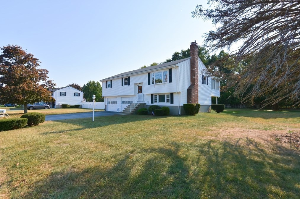 12 Given Dr, Burlington, MA 01803