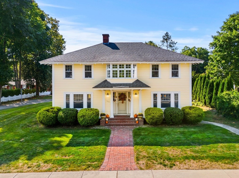 153 Sanders Ave, Lowell, MA 01851