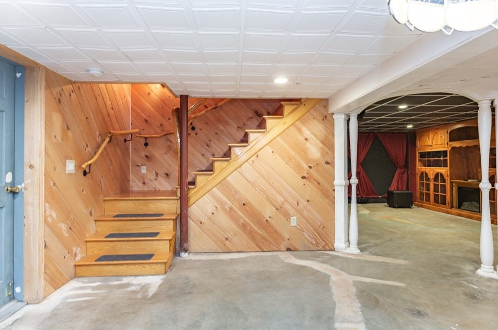 26 Norfolk Ave, Dartmouth MA 02747-3014 exterior