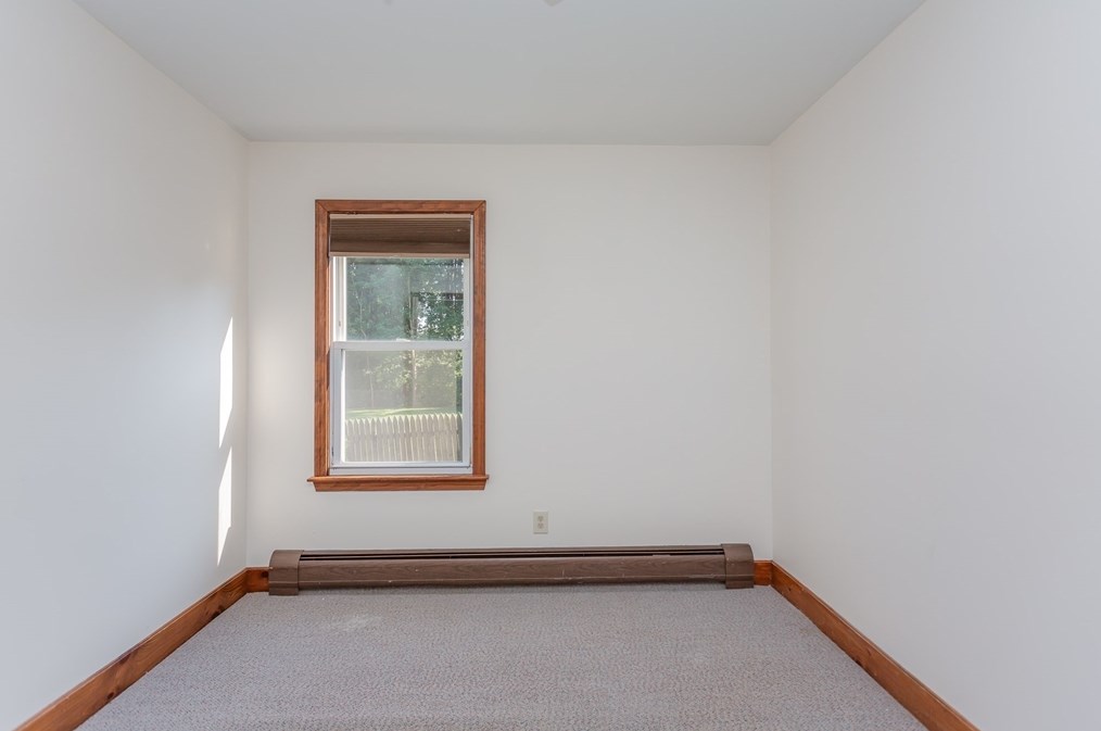 26 Norfolk Ave, Dartmouth MA 02747-3014 exterior