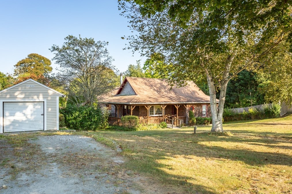 26 Norfolk Ave, Dartmouth, MA 02747 exterior