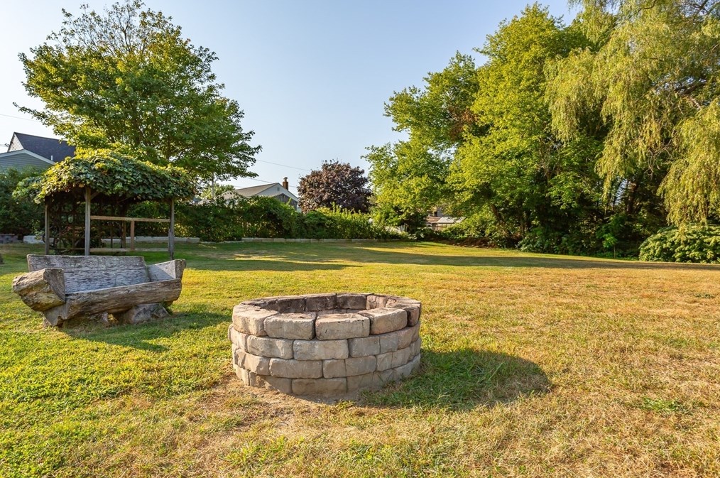 26 Norfolk Ave, Dartmouth MA 02747-3014 exterior