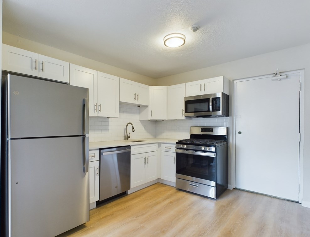 118 Greenleaf St #4, Quincy, MA 02169