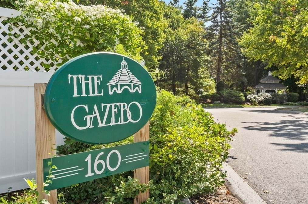 160 Pine St #18, Newton, MA 02466