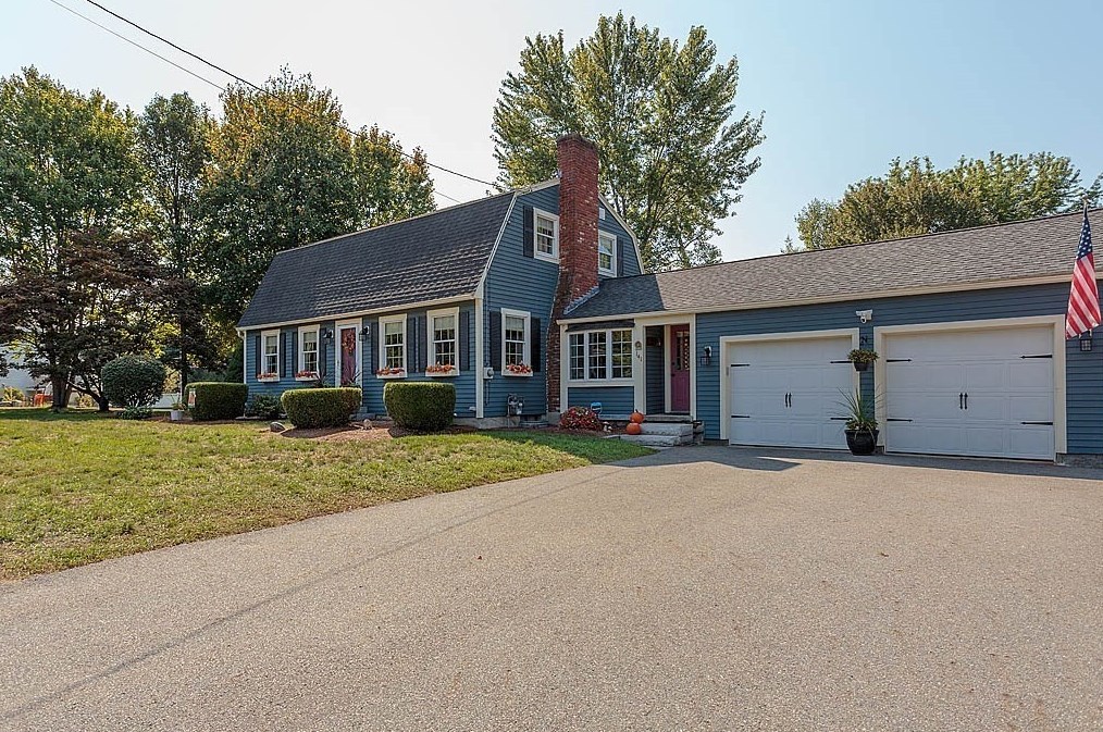 141 School St, Chelmsford, MA 01824