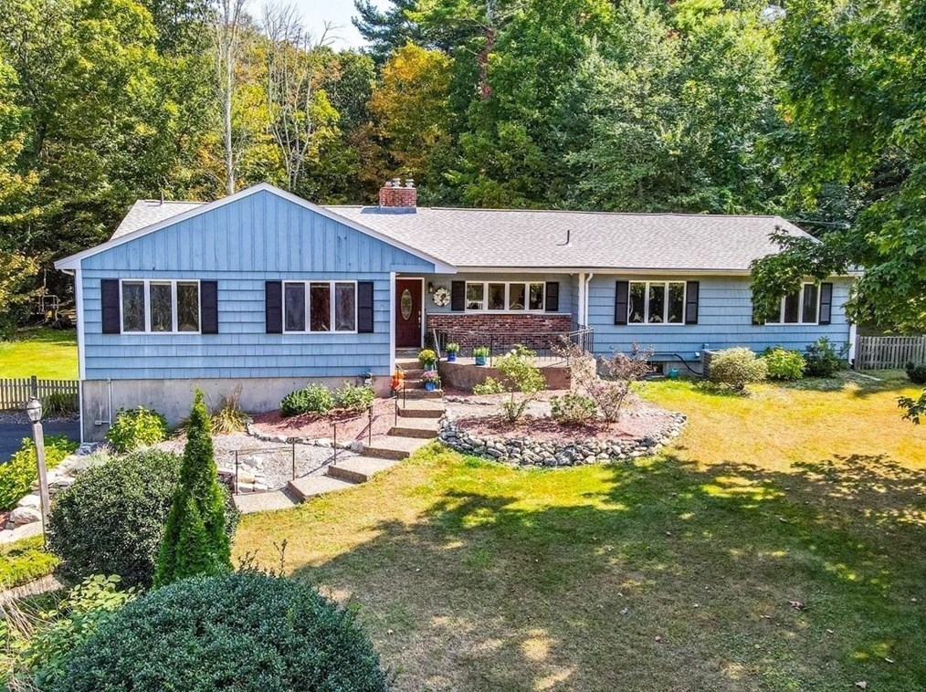 294 South St, Medfield, MA 02052