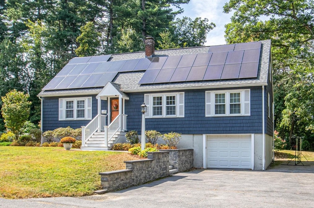 6 Laurel Ln, Walpole, MA 02081