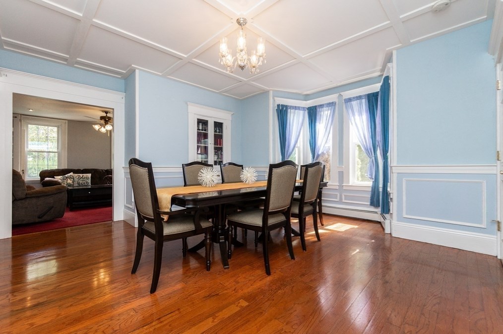 1176 Main St, Reading MA 01867-3924 exterior