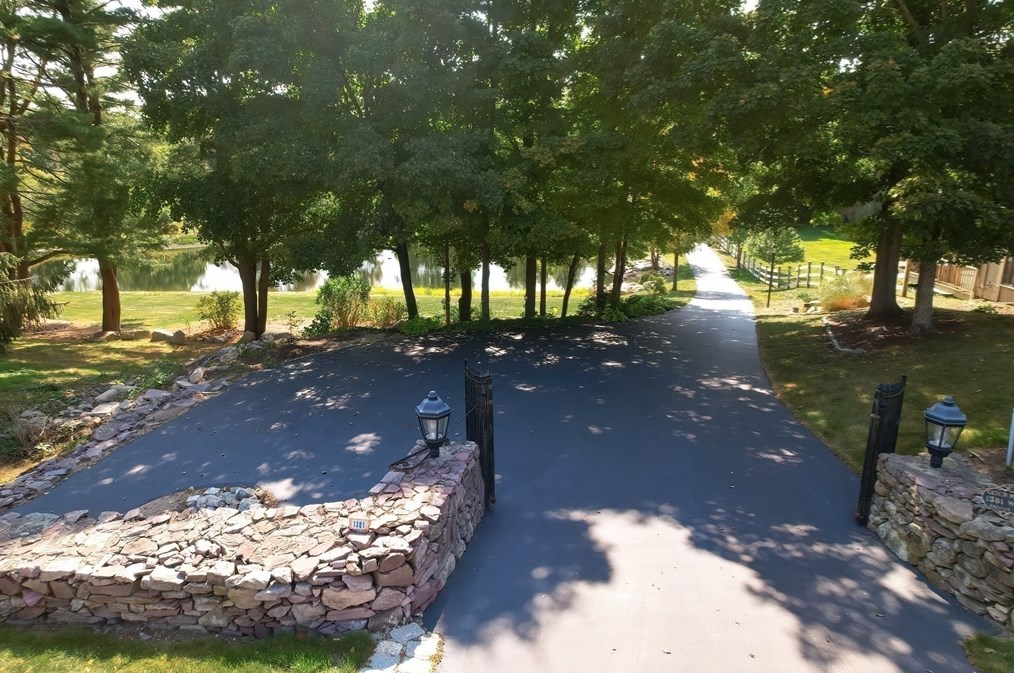 1381 St, Wrentham MA  02093-2516 exterior