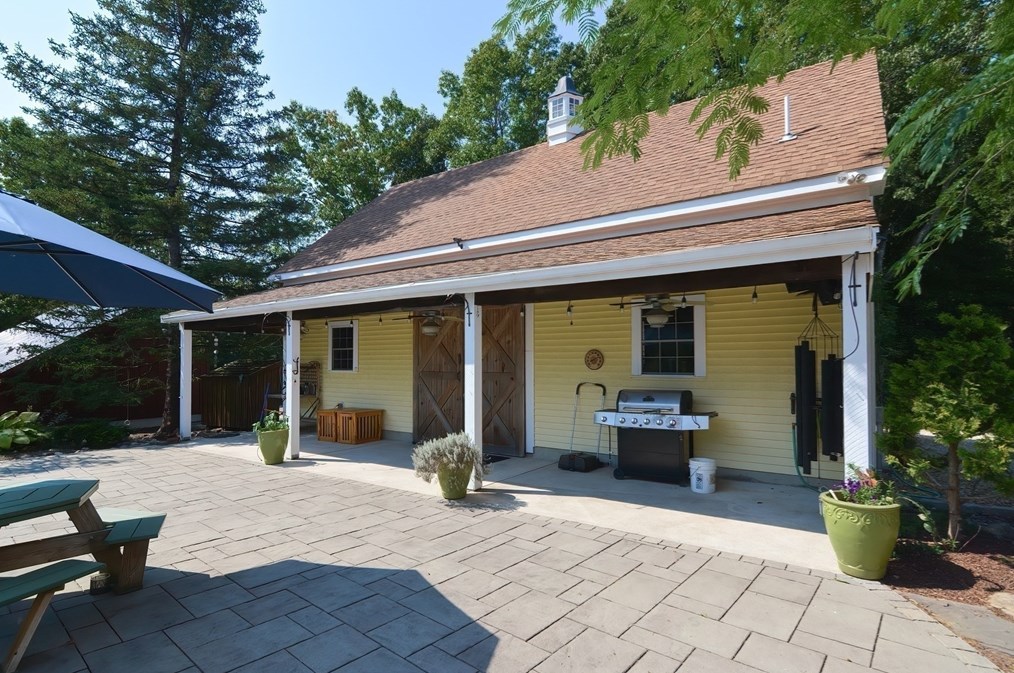 1381 St, Wrentham MA  02093-2516 exterior