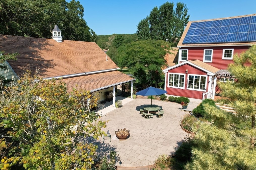 1381 St, Wrentham MA  02093-2516 exterior