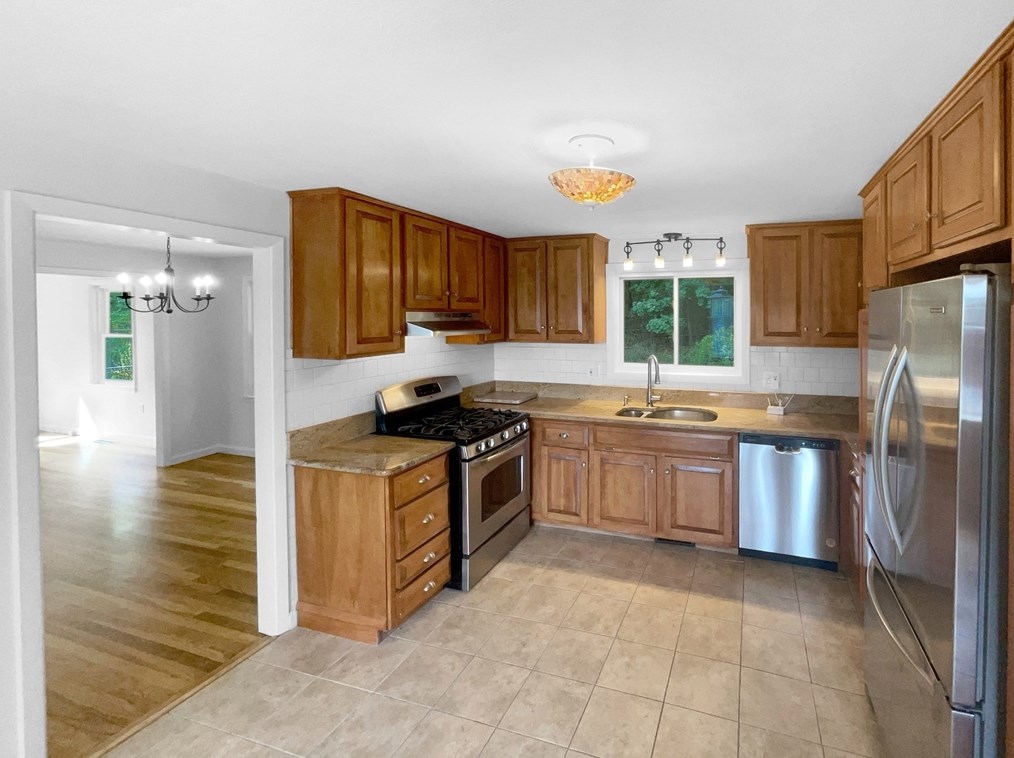 36 Fort Meadow Dr, Hudson, MA 01749