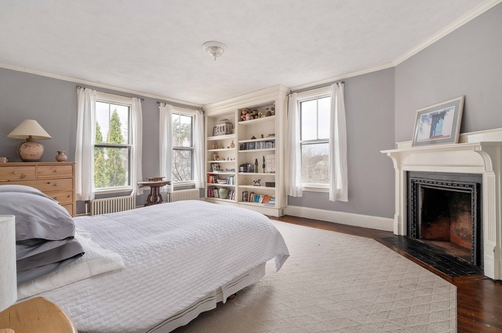 247 Fisher Ave, Brookline MA 02445-5703 exterior